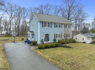 12 Cherry Ln, Randolph, NJ 07869