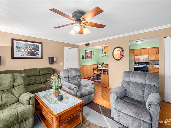 4th image of 19360 Wolf Rd APT 9