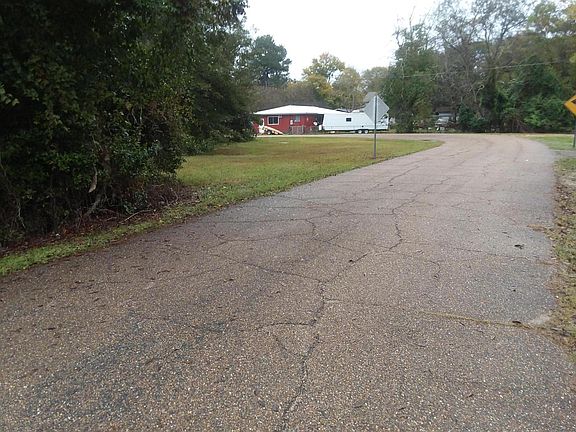 3rd image of 101 Woodside Dr