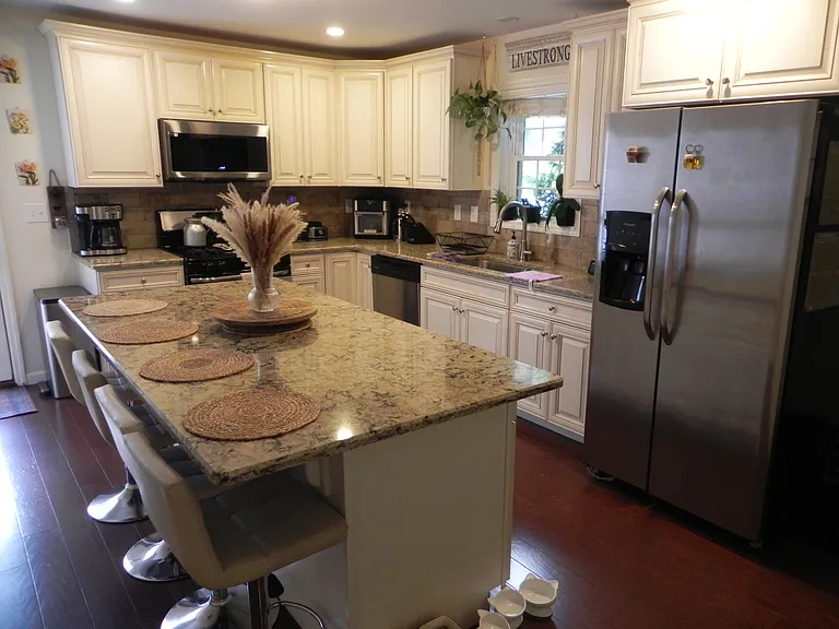 10 Adamson Ave #B — Photo 2
