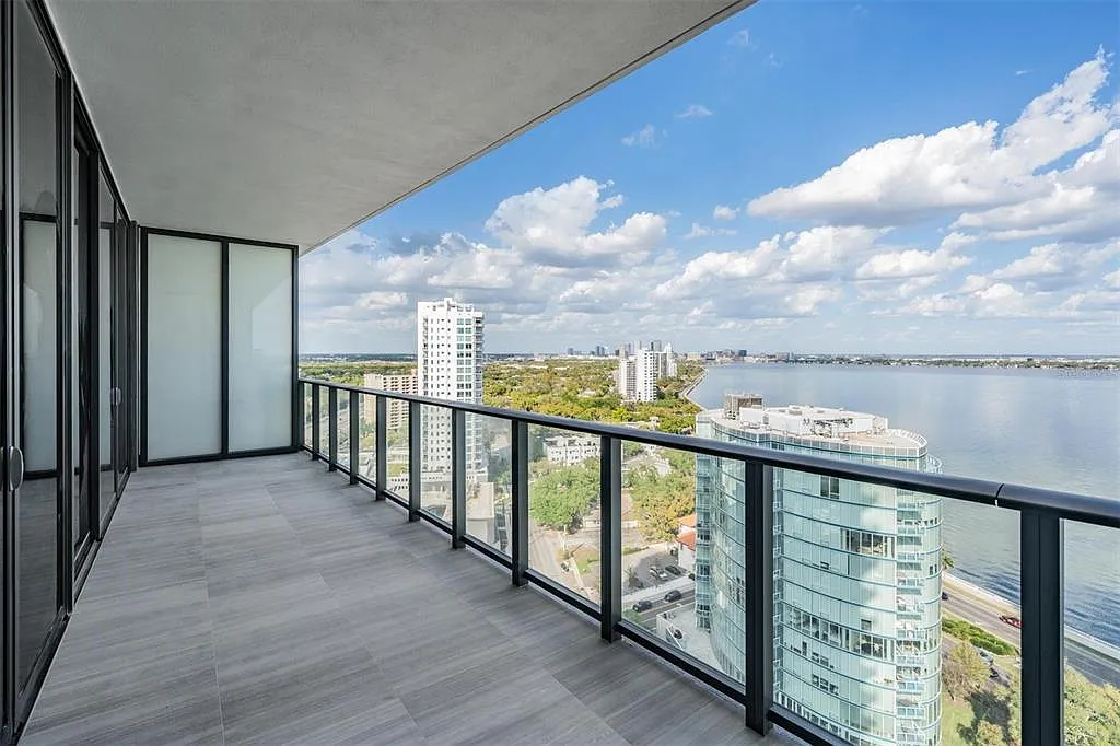 2 bed, 2.5 bath, 2305 sqft, $14,000 — Photo 1