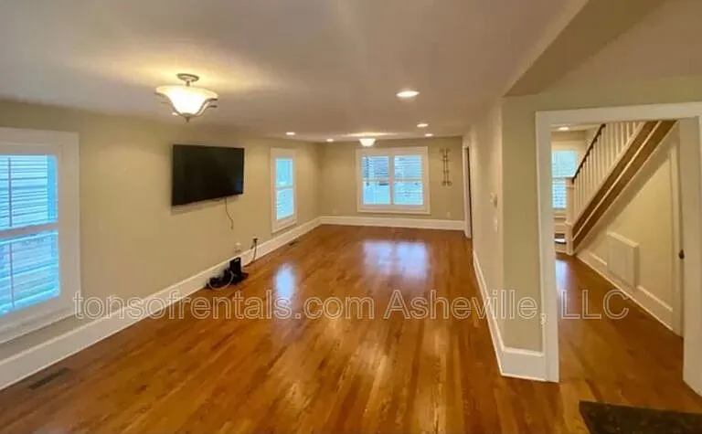 240 S Beaumont St — Photo 6
