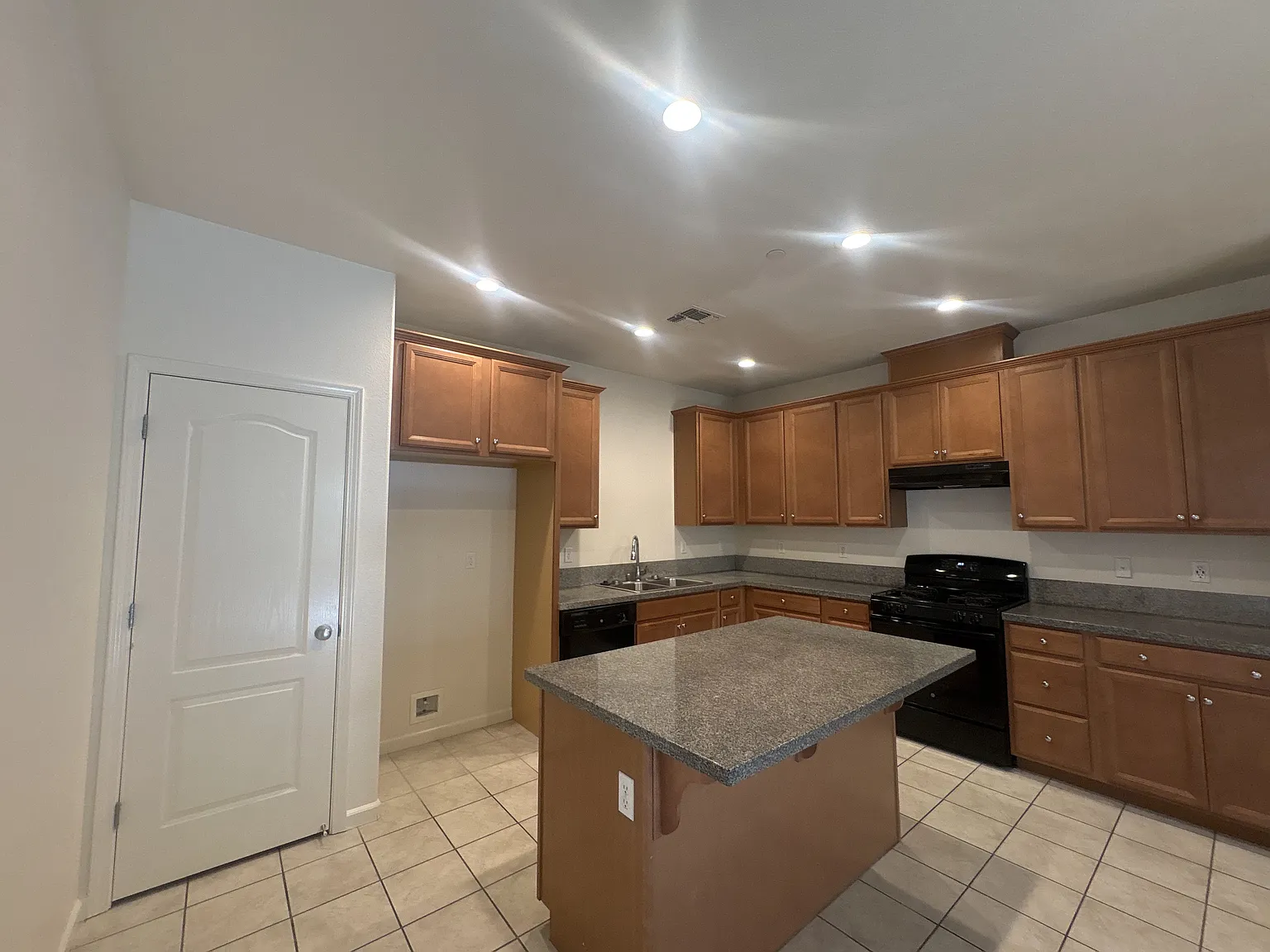 4 bed, 1700 sqft, $2,190 — Photo 3