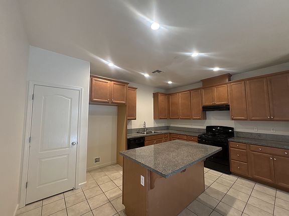 3rd image of 527 Tolman Way