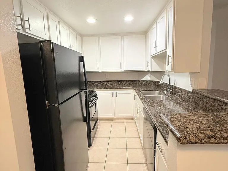 8715 Burton Way - Urban Feel Charming 2 bed 2 bath — Photo 26