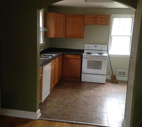 3rd image of 24W390 Burlington Ave