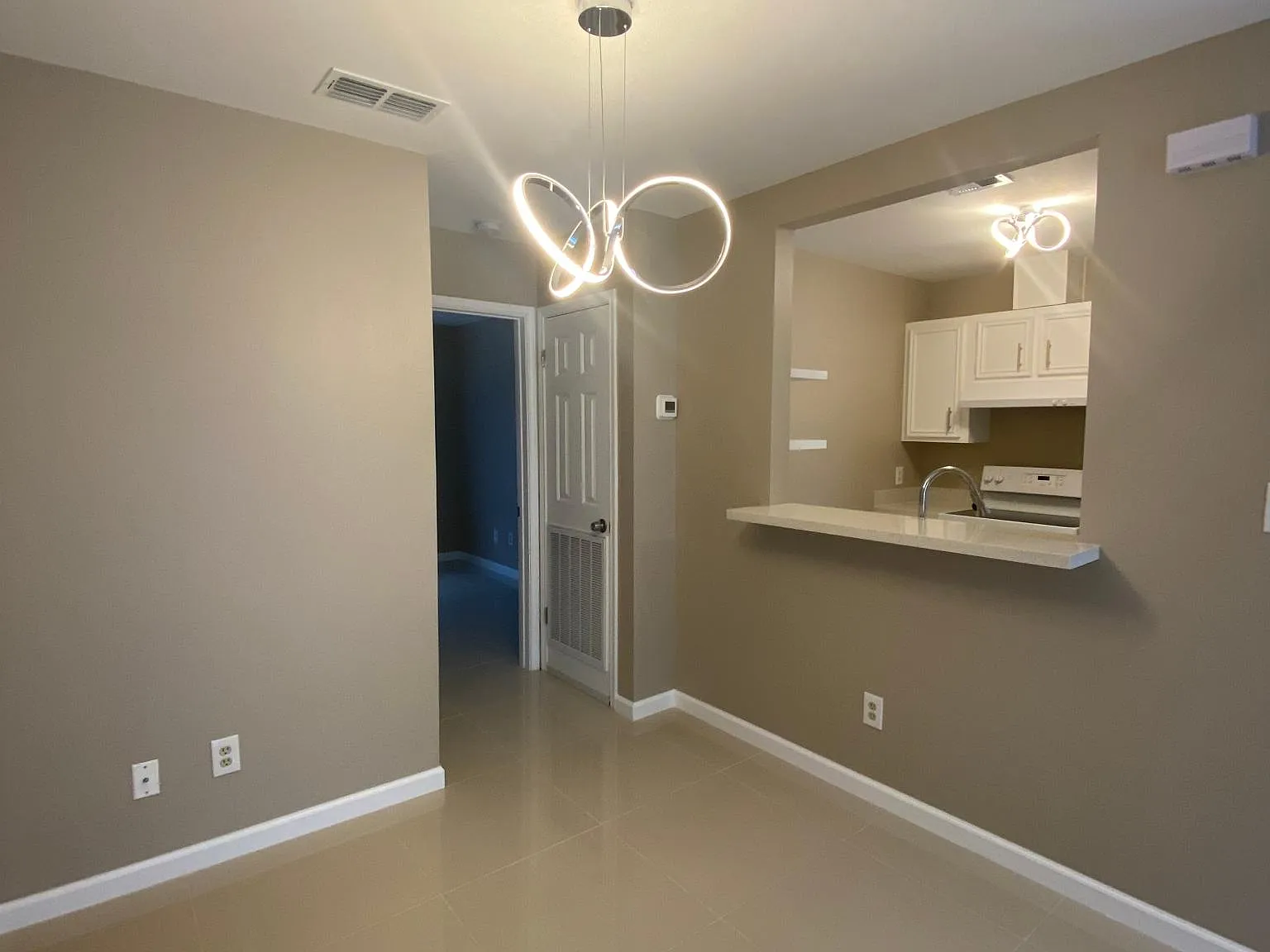 721 W Dallas Ave — Photo 4