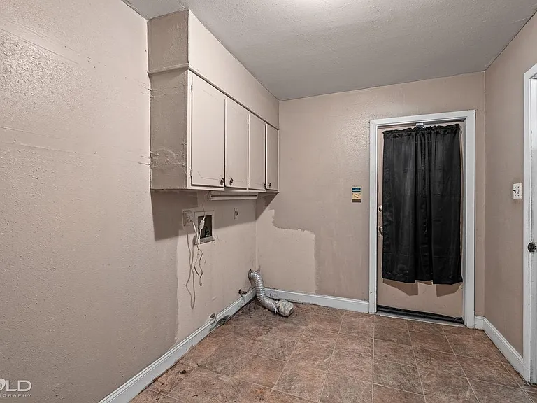 2935 Salem Dr — Photo 18