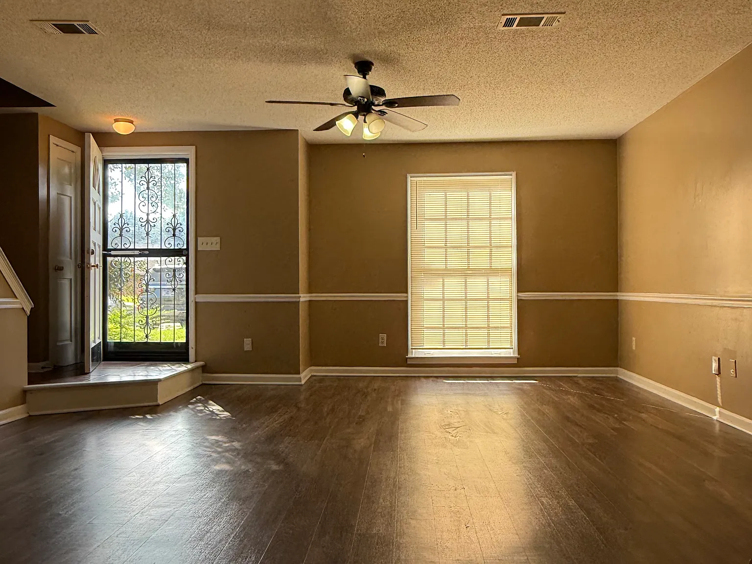2 bed, 1392 sqft, $1,285 — Photo 2