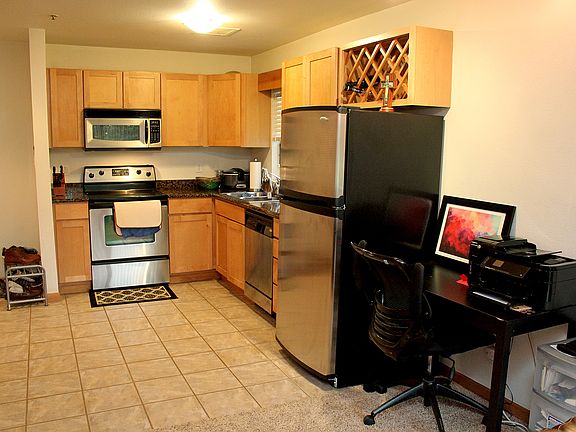 3rd image of 620 NW Naito Pkwy APT B1