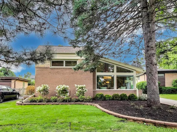 3221 Hill Ln, Wilmette, IL 60091