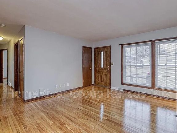 3rd image of 11217 E 32nd Ter S