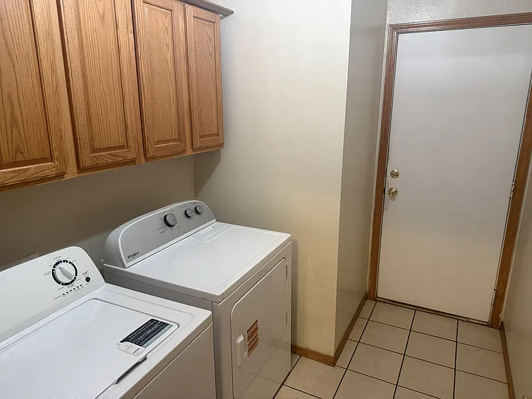 2424 N Keller Dr — Photo 18