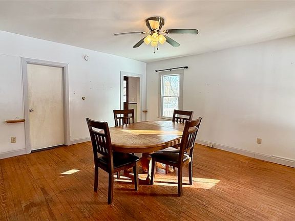 5th image of 328 Indian Field Rd