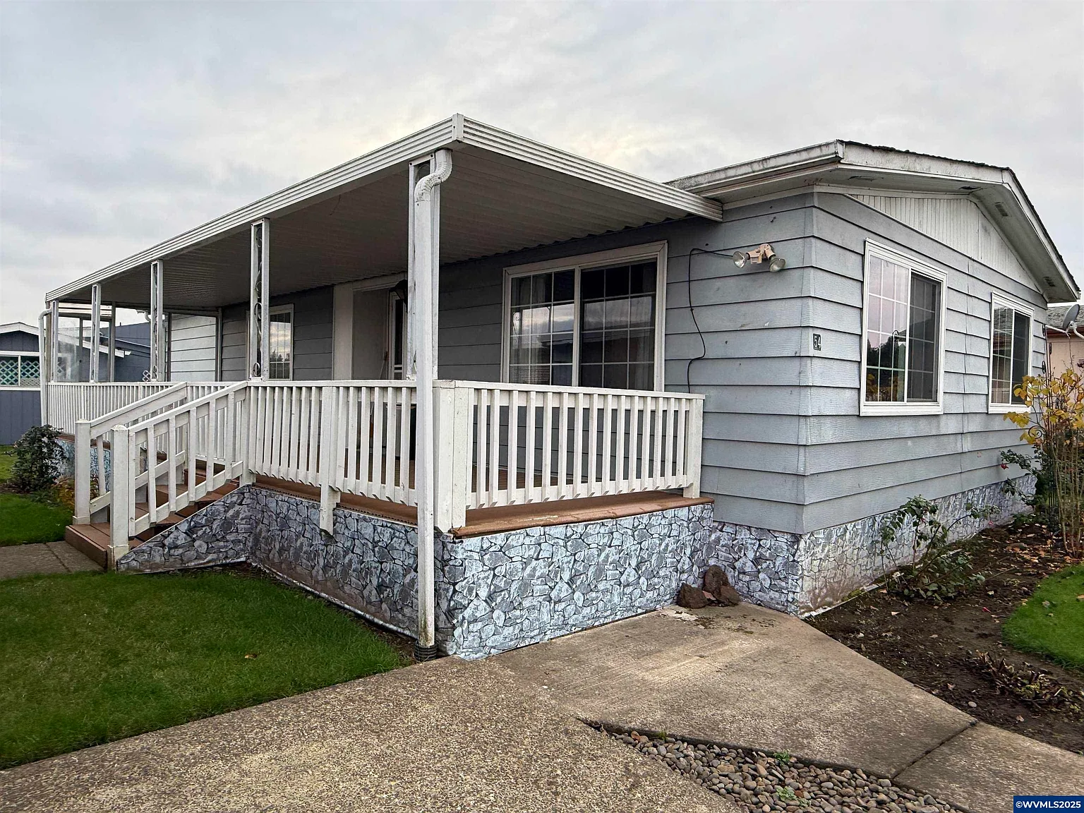 5422 Portland Rd NE Unit 54 photo 1