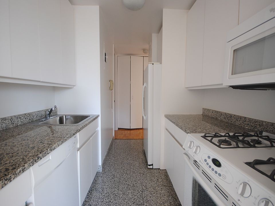 2nd image of 420 E 54th St APT 32G