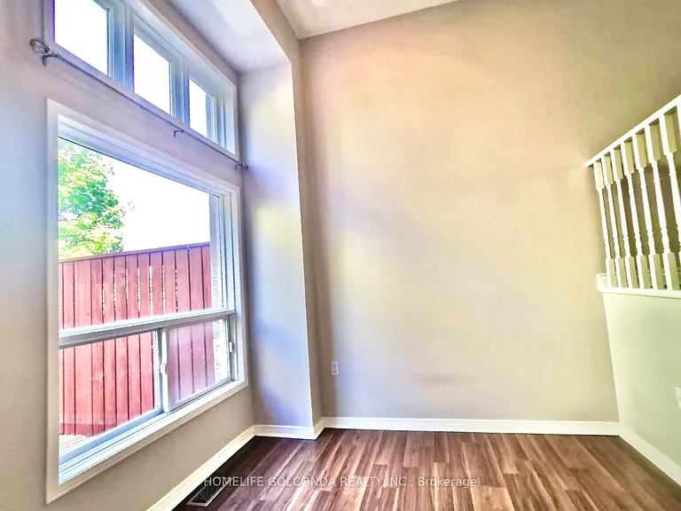 380 Riddell Ct — Photo 4