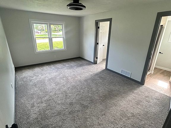 4th image of 701 N 85th St