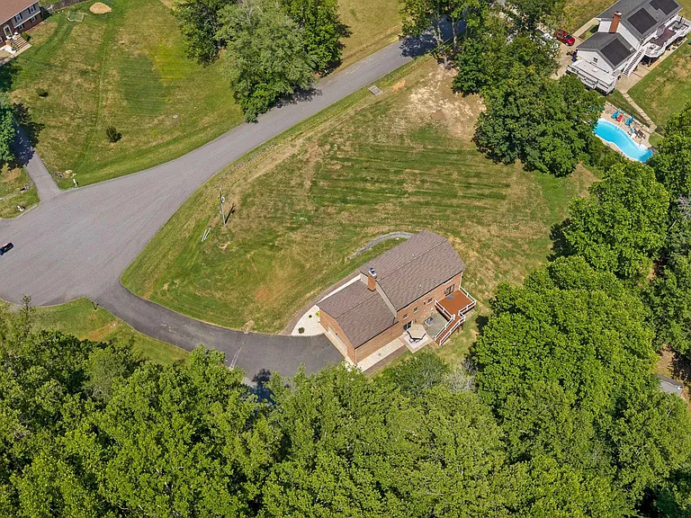 6 Roseville Ct — Photo 47