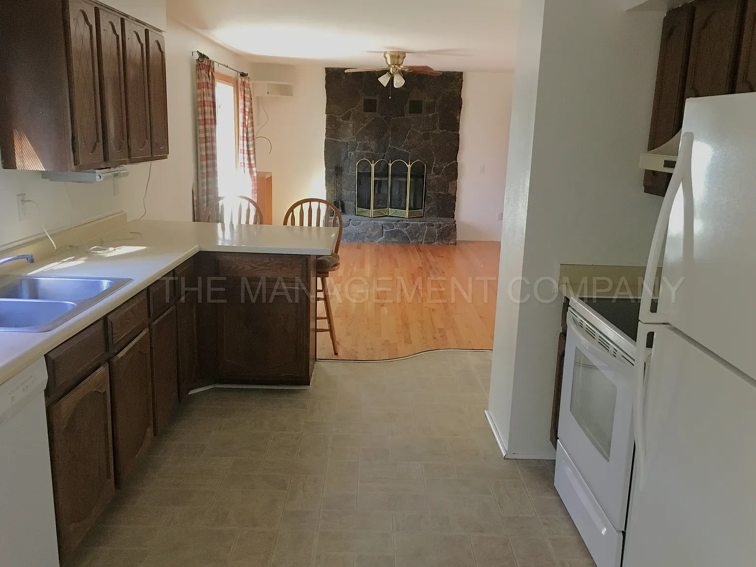 4 bed, 2.5 bath, 2016 sqft, $2,200 — Photo 4