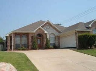 9229 Glenhaven Ct, North Richland Hills, TX 76182