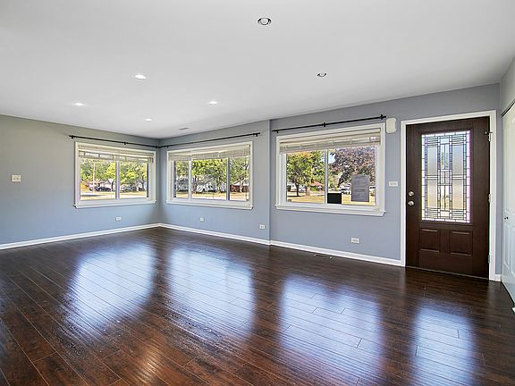 3rd image of 440 Lincoln Dr
