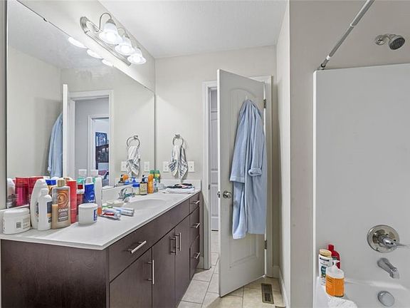 5th image of 9308-9310 N Robinhood Ave