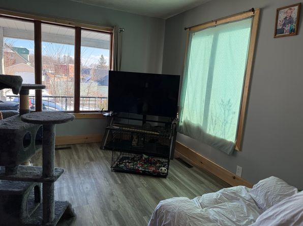 4 Maple Street, Jay, ME 04239