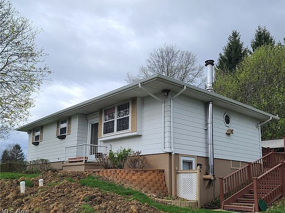 2nd image of 67780 Elizabeth St