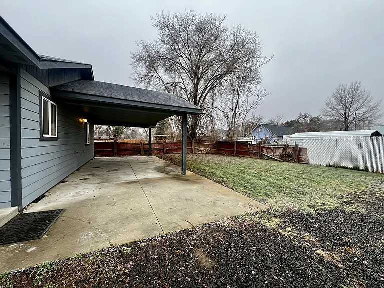 1320 S 13th Ave — Photo 3