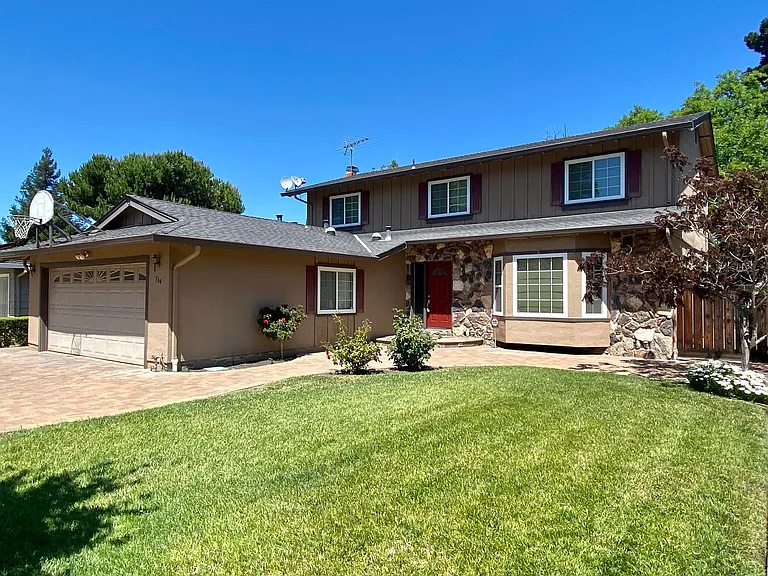 764 Starbush Dr — Photo 1