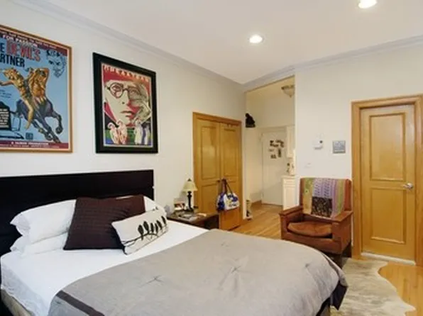 425 West 24th Street image 1 of 4