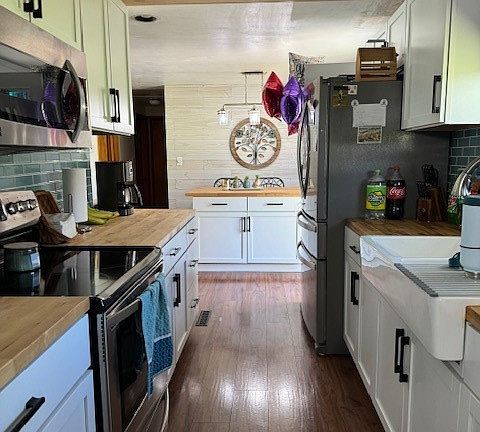 3rd image of 110 Parkway Dr