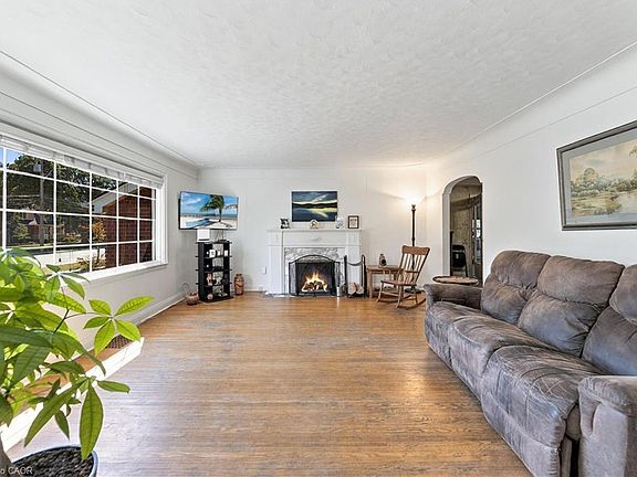 5th image of 106 Pottruff Rd S