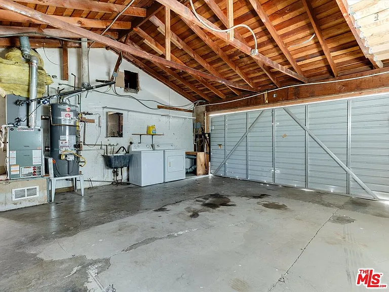 23109 Mariano St — Photo 31