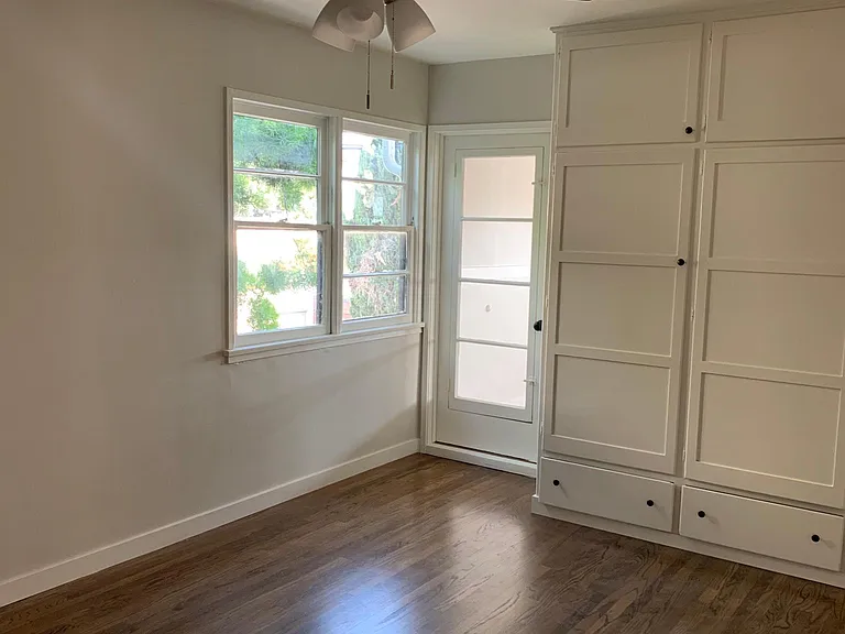712 W Glenoaks Blvd — Photo 7