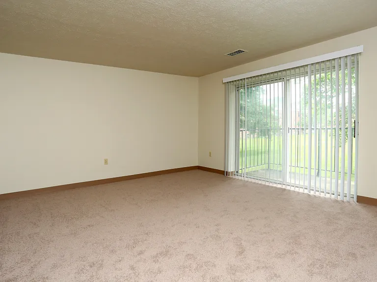 Tallmadge Oaks Apartments — Photo 4
