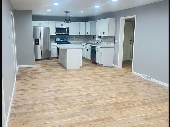 4th image of 213 Alford St