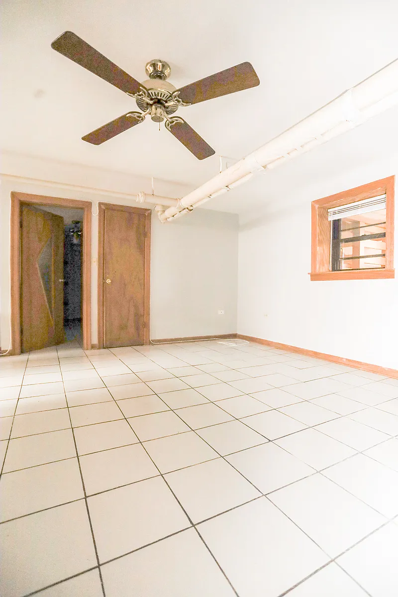 Building Photo - 1352 W Foster Ave #GE