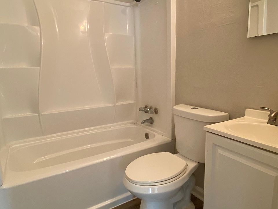 1st image of 2608 Crescent Ln APT D