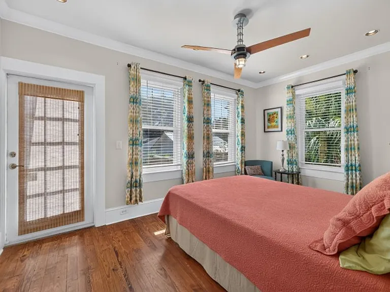 1555 Belmonte Ave — Photo 21