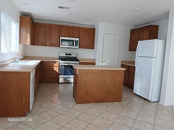 4th image of 8869 W First Lady Ave