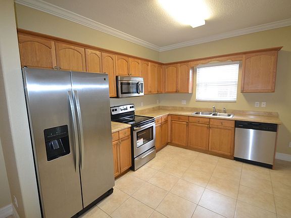 3rd image of 3808 Russell Ave