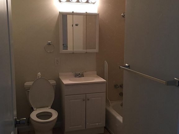 5th image of 612 O St APT 21
