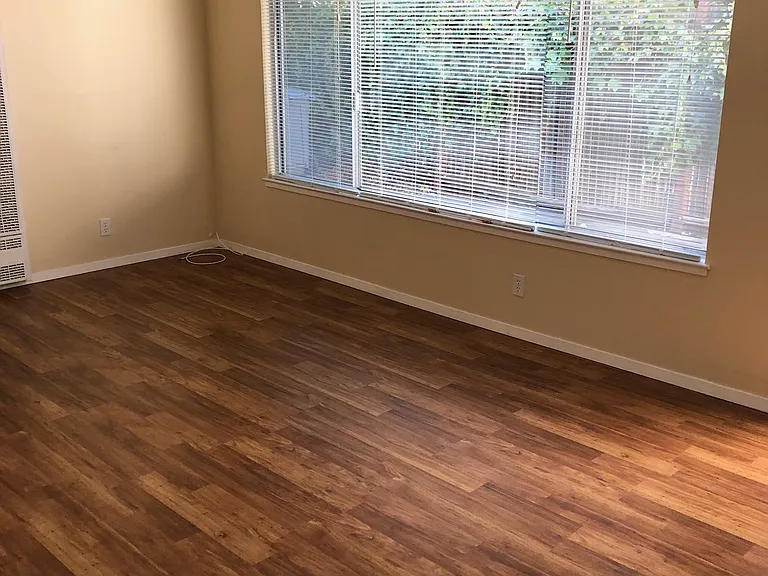 Mayette Apartments — Photo 13