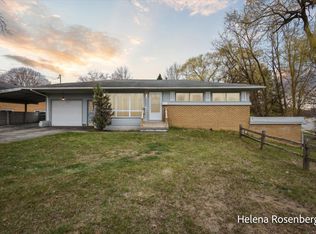 1202 W Blackburn St, Greenville, MI 48838