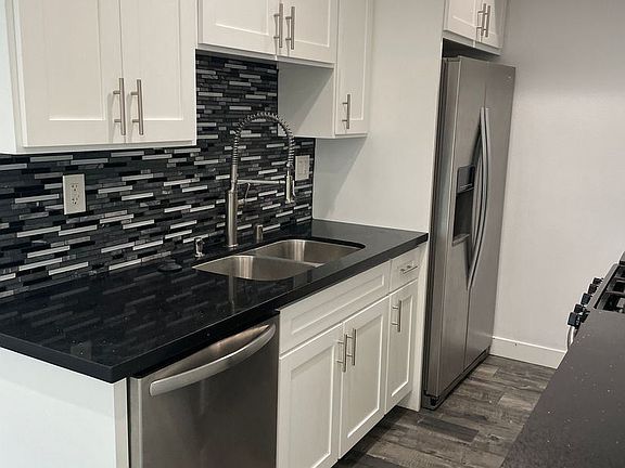 3rd image of 628 1/2 W 76th St