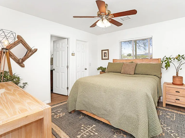 263 E Hollomon St — Photo 17