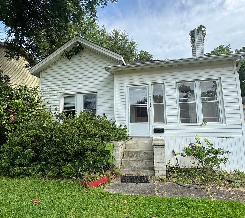 2218 Yancey Ave