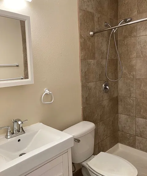 2604 N Webb Rd — Photo 9